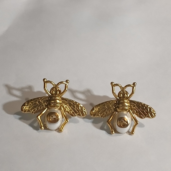 Authentic Gucci Gold Tone GG Faux Pearl Bee Earrings - Picture 2 of 9